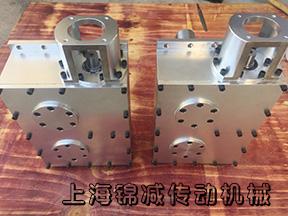 非標(biāo)定做平面二次包絡(luò)環(huán)面蝸桿減速機A